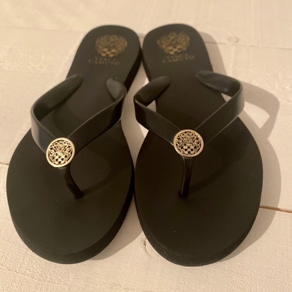 vince camuto flip flops